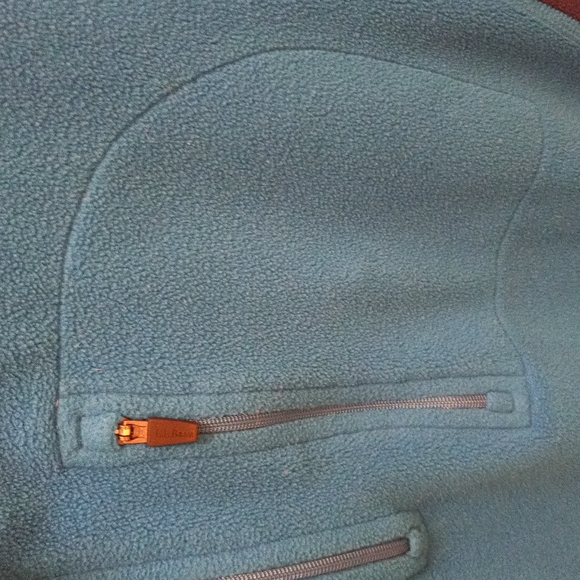 L. L. BEAN  SWEATER - Picture 2 of 4